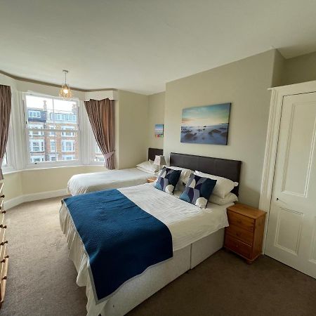 45 The Square Holiday Apartments Scarborough Extérieur photo