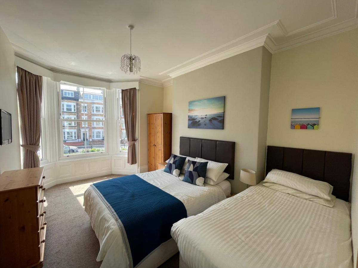 45 The Square Holiday Apartments Scarborough Extérieur photo