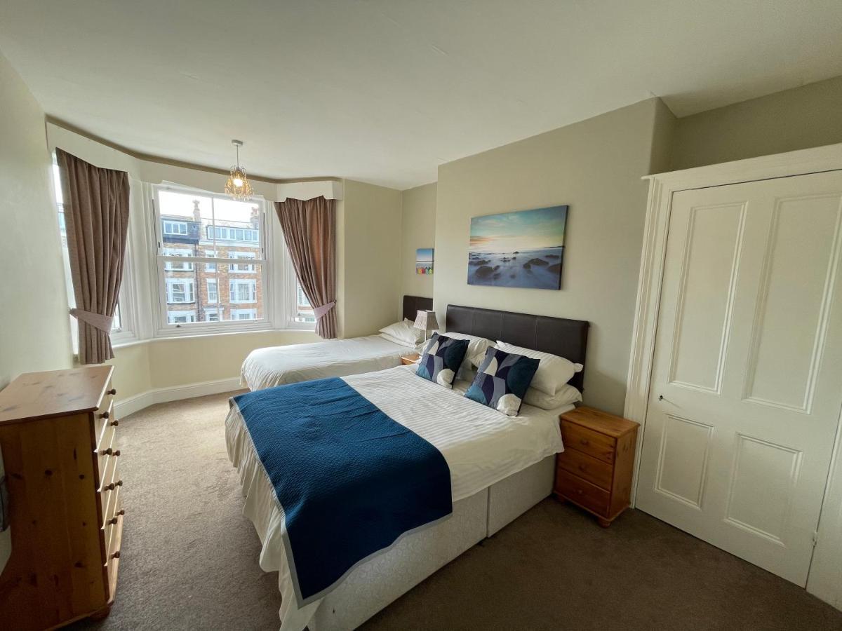 45 The Square Holiday Apartments Scarborough Extérieur photo