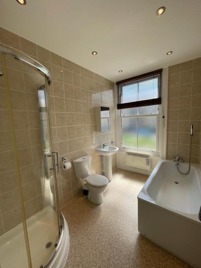 45 The Square Holiday Apartments Scarborough Extérieur photo