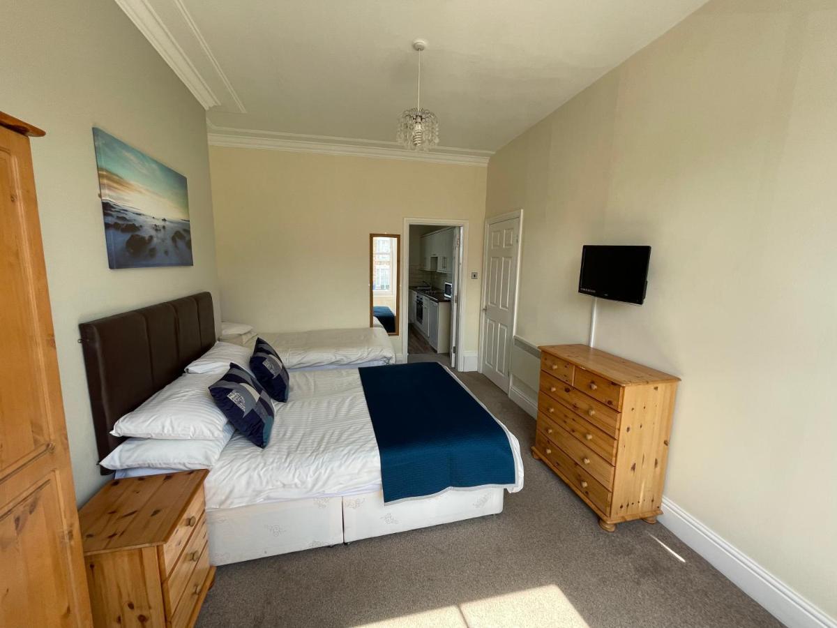 45 The Square Holiday Apartments Scarborough Extérieur photo