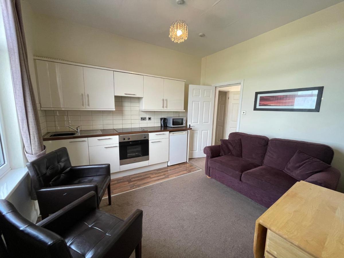 45 The Square Holiday Apartments Scarborough Extérieur photo