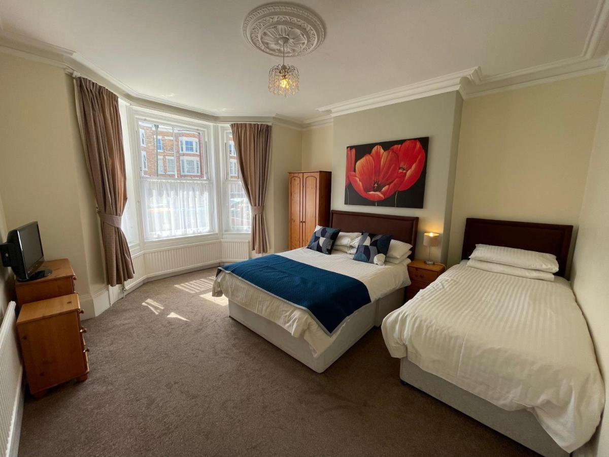 45 The Square Holiday Apartments Scarborough Extérieur photo